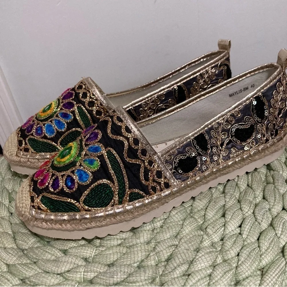 NEW PATRIZIA Women's Maylis Gold Embroidered Slip On Flats Espadrille Size 9
